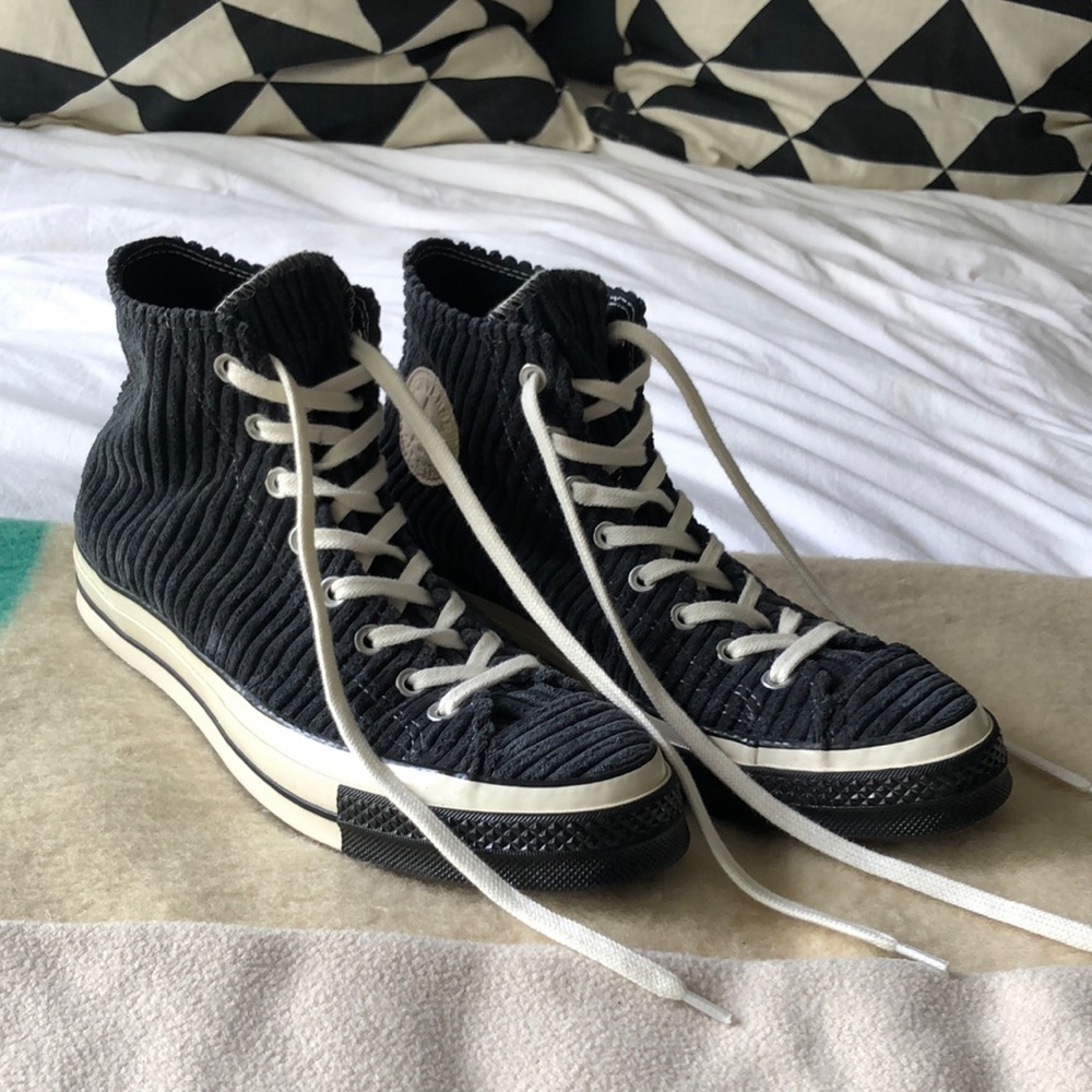 Men’s Size 9 Dark blue corduroy chuck taylor’s